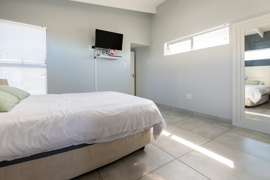 To Let 3 Bedroom Property for Rent in Calypso Beach Western Cape
